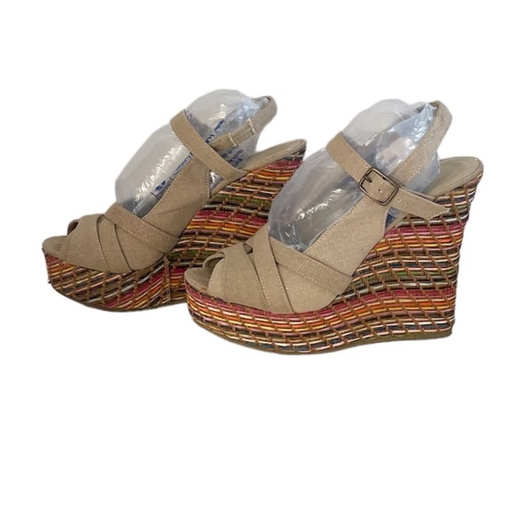 Bakers Tan Peep Toe Buckle Rainbow Basket Weave Style Wedges Women’s 7.5 Slim - Picture 3 of 16